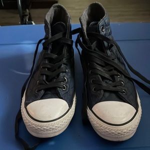 Unisex Converse All Star (men 7.5) (women 9.5)